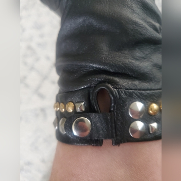 BGBG Max Azria Black Leather Studded Gloves - Picture 4 of 8